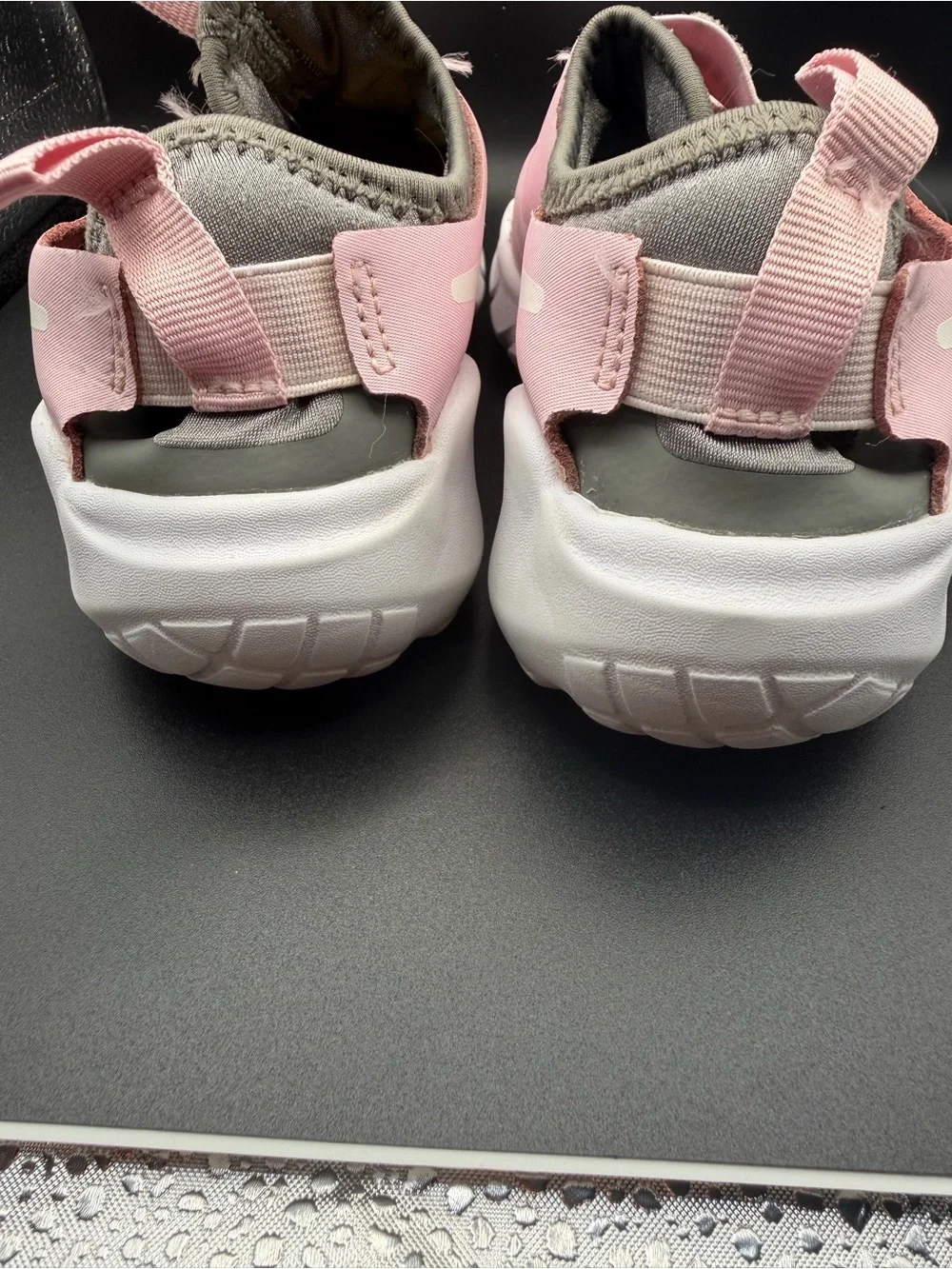 Nike Girls Little Kid Flex Runner 2 Slip on Sneaker:pink foam,white Size 1Y US